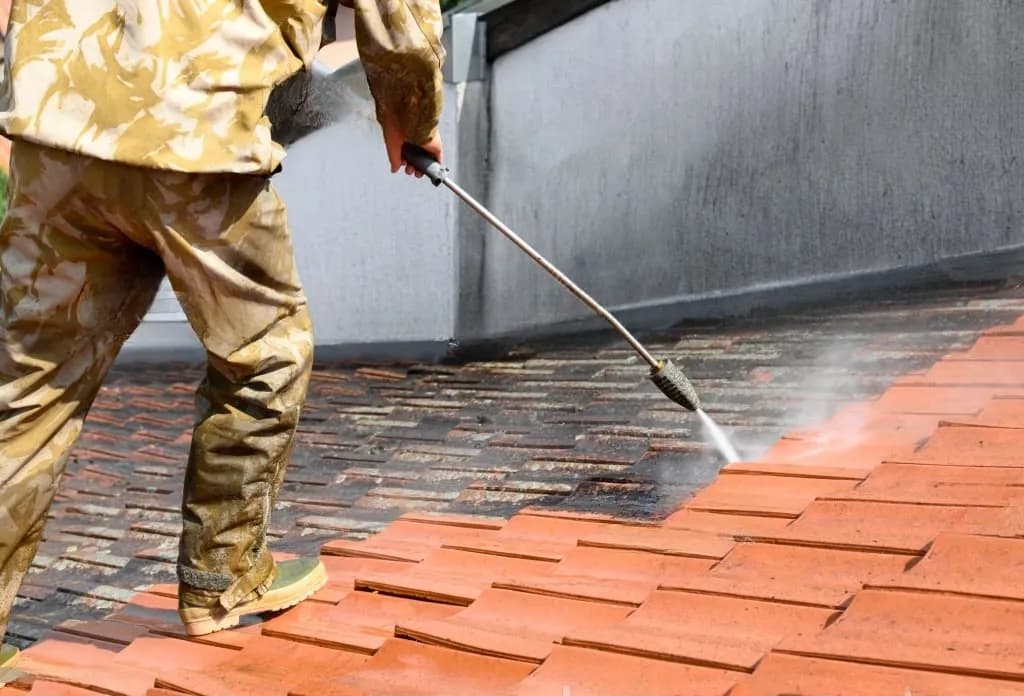 washes-away-dirt-with-water-pressure-rust-remover.webp